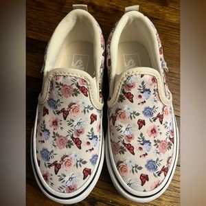 BRAND NEW GIRLS’ VANS SLIP-ONS